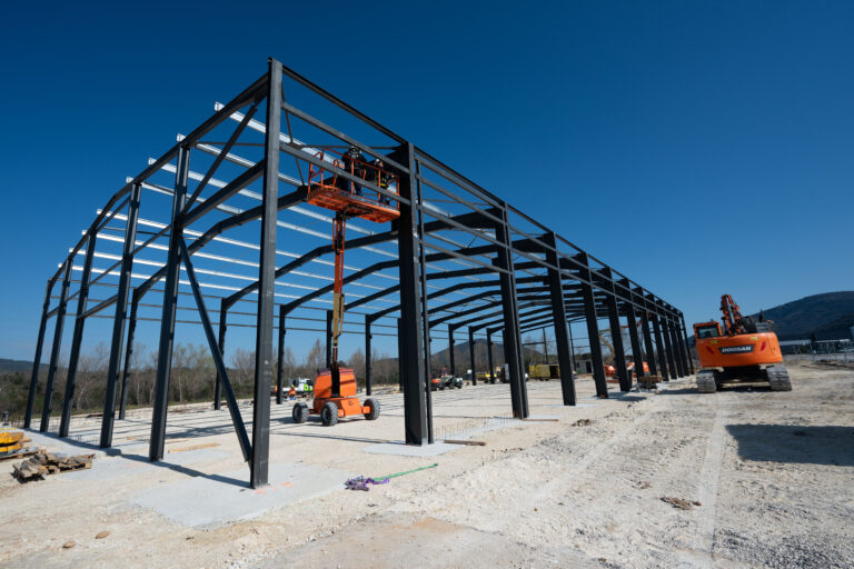 Bonhomme Bâtiment est intervenu pour la construction de 2 bâtiments industriels d'une surface totale de 1 745 m² à Ribaute-les-Tavernes (30), pour le compte de Fabemi.