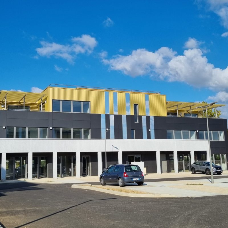 Réalisation des façades de bâtiments de bureaux par Bonhomme Bâtiment, situés à Portes-lès-Valence.