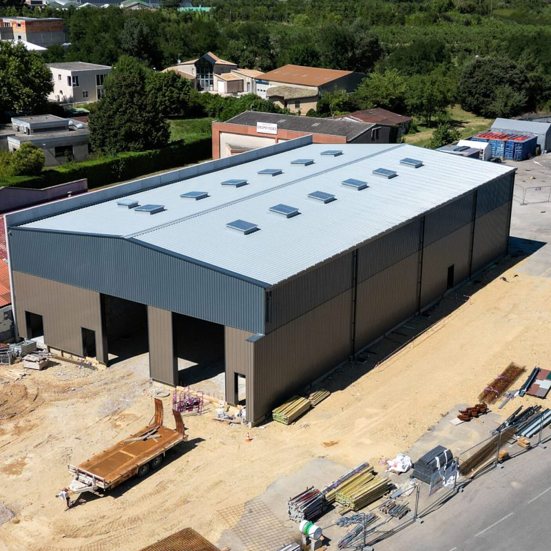 Dans le cadre d’un projet pour Les Courriers Rhodaniens, Bonhomme Bâtiment est intervenu pour la construction d’un bâtiment situé à Saint-Péray (07).