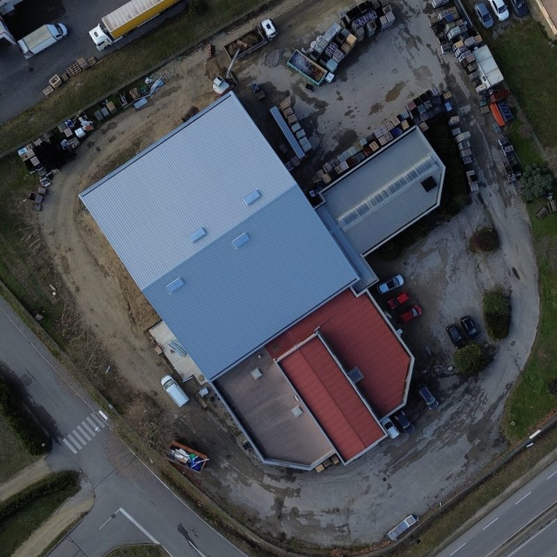 Bonhomme Bâtiment est intervenu pour la réhabilitation d'un bâtiment existant et sa mise aux normes, sur une surface de 1 000 m² à Chabeuil (26), pour le compte de Des 3V.