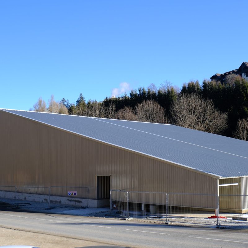 Bonhomme Bâtiment est intervenu pour la rénovation d'un gymnase de 1 730 m² à Villard de Lans (38), pour le compte de la Commune de Villard de Lans.