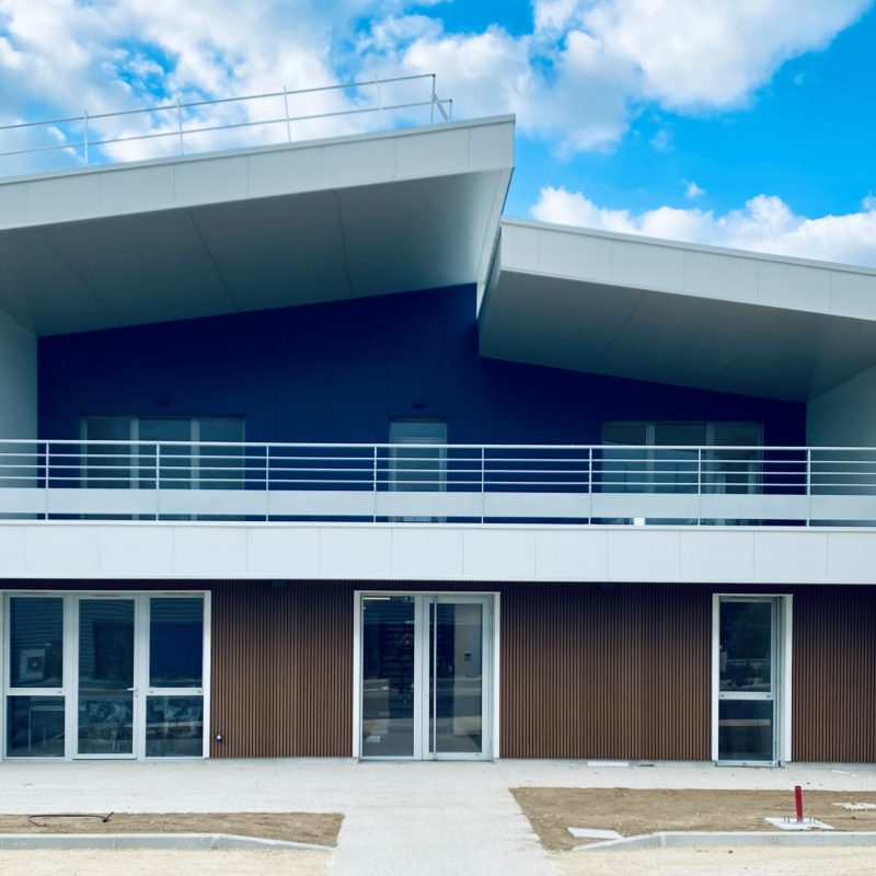 Construction d'un bâtiment neuf réalisé en tant que contractant général pour ECR Environnement, à Châteauneuf-sur-Isère (26).