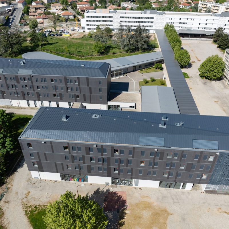 Restructuration du lycée Dauphine à Romans-sur-Isère, mené par Bonhomme Bâtiment