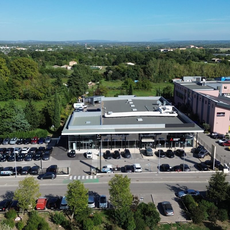 Dans le cadre d’un projet pour Mercedes DeWillermin, Bonhomme Bâtiment est intervenu pour l’extension d’un hall d’exposition situé à Salon de Provence (13). Charpente métallique investissement d'avenir