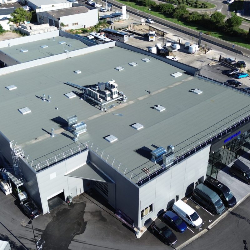 Bonhomme Bâtiment a assuré, en tant que contractant général, l’extension et la restructuration de la concession automobile et camion Mercedes à Orange (84).