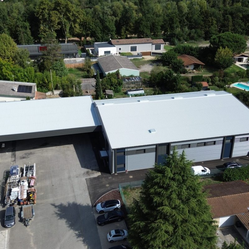 Bonhomme Bâtiment a réalisé, en tant qu’entreprise générale, la construction d’un bâtiment accueillant ateliers de fabrication et locaux sociaux pour PRAT Trains Touristiques à Peyrins (26).