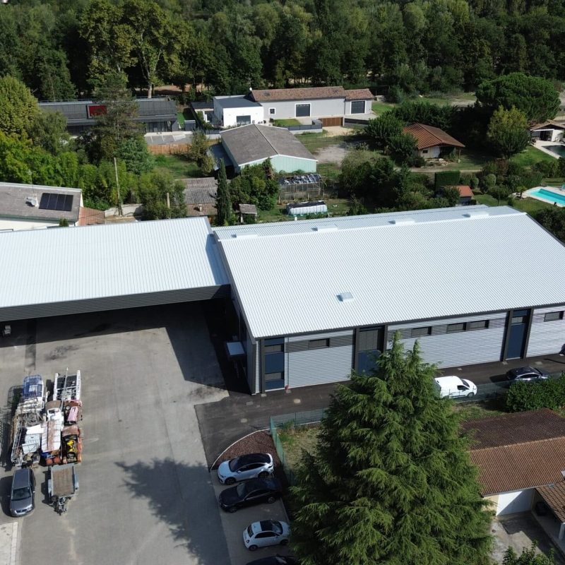 Bonhomme Bâtiment a réalisé, en tant qu’entreprise générale, la construction d’un bâtiment accueillant ateliers de fabrication et locaux sociaux pour PRAT Trains Touristiques à Peyrins (26).