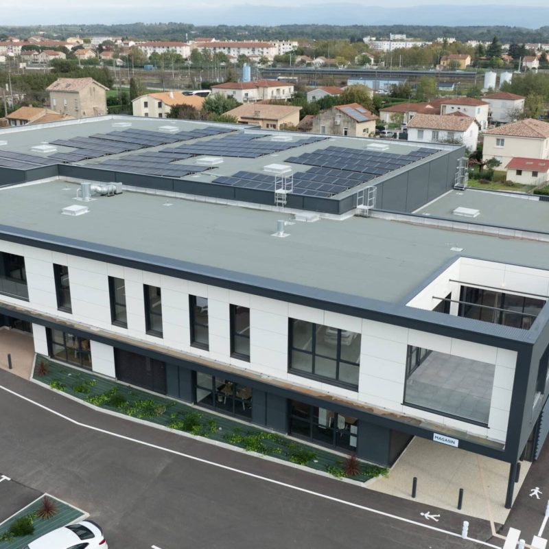Projet neuf réalisé par Bonhomme Bâtiment en tant que contractant général pour ROUX LEVAGE SOLUTION.