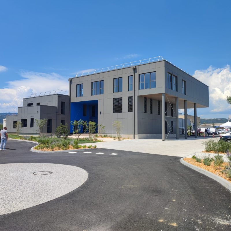 Bonhomme Bâtiment a réalisé les travaux de charpente métallique, de couverture et de bardage pour l'extension des bureaux de l'entreprise Sodimas.